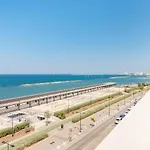 Guesthost - Waterfront With Seaview Balcony Διαμέρισμα