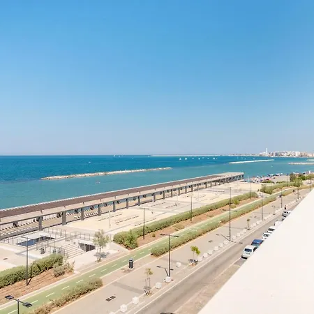 Guesthost - Waterfront With Seaview Balcony Apartment