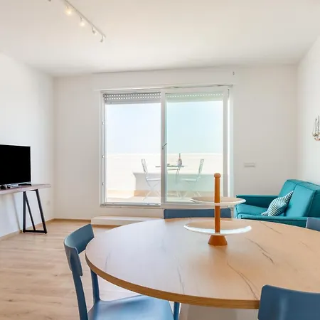 Guesthost - Waterfront With Seaview Balcony Apartment Bari