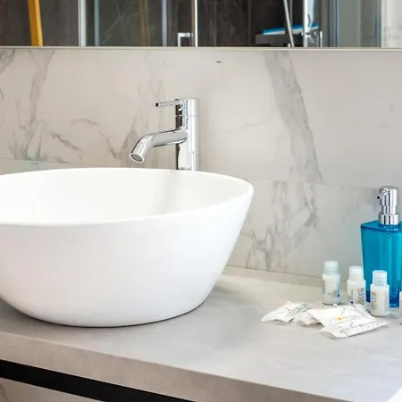 شقة Guesthost - Waterfront With Seaview Balcony