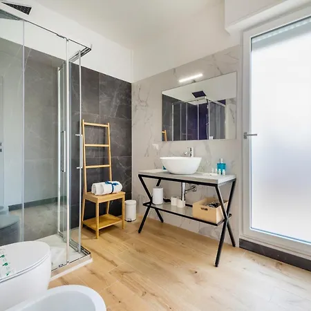 Apartment Guesthost - Waterfront With Seaview Balcony Bari