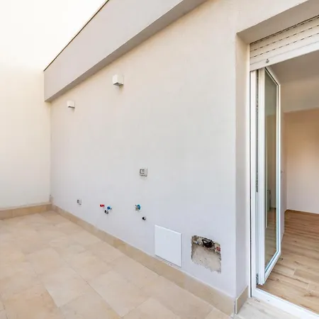 Waterfront With Seaview Balcony Apartament