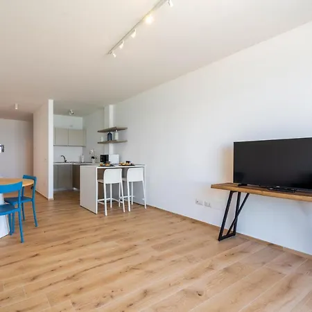 Apartment Waterfront With Seaview Balcony