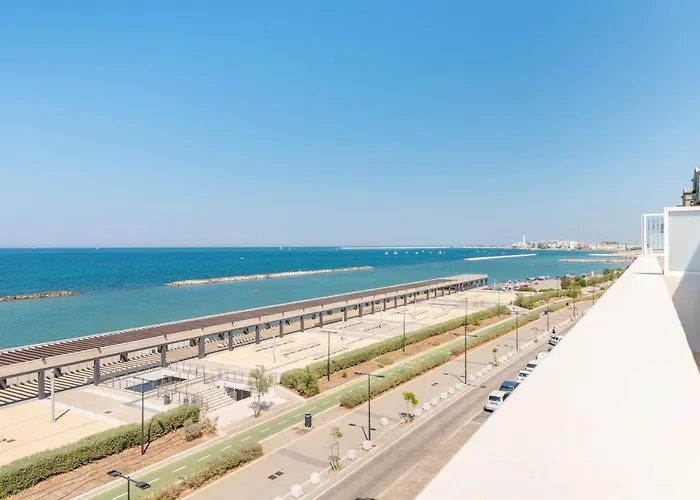 Guesthost - Waterfront With Seaview Balcony Appartamento