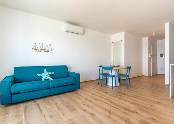 Guesthost - Waterfront With Seaview Balcony Appartamento Bari