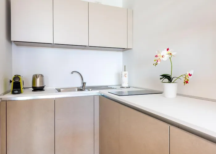 Guesthost - Waterfront With Seaview Balcony Appartamento Bari