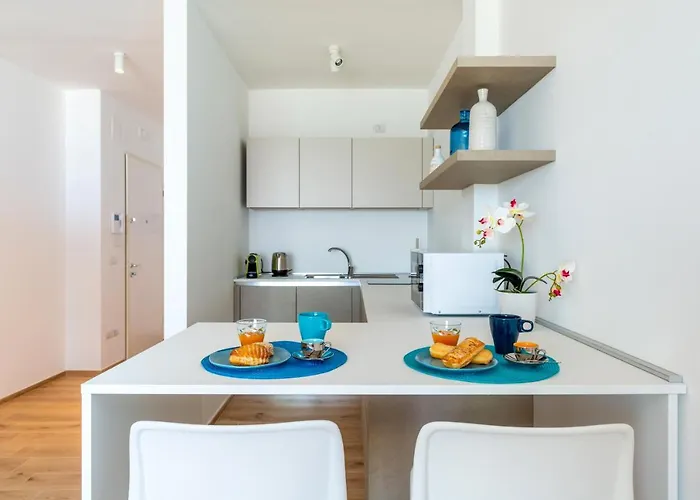 Guesthost - Waterfront With Seaview Balcony Appartamento