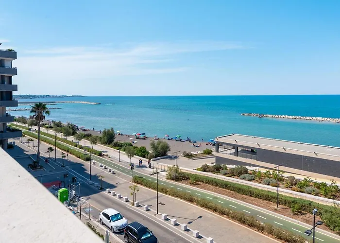 Appartamento Guesthost - Waterfront With Seaview Balcony Bari